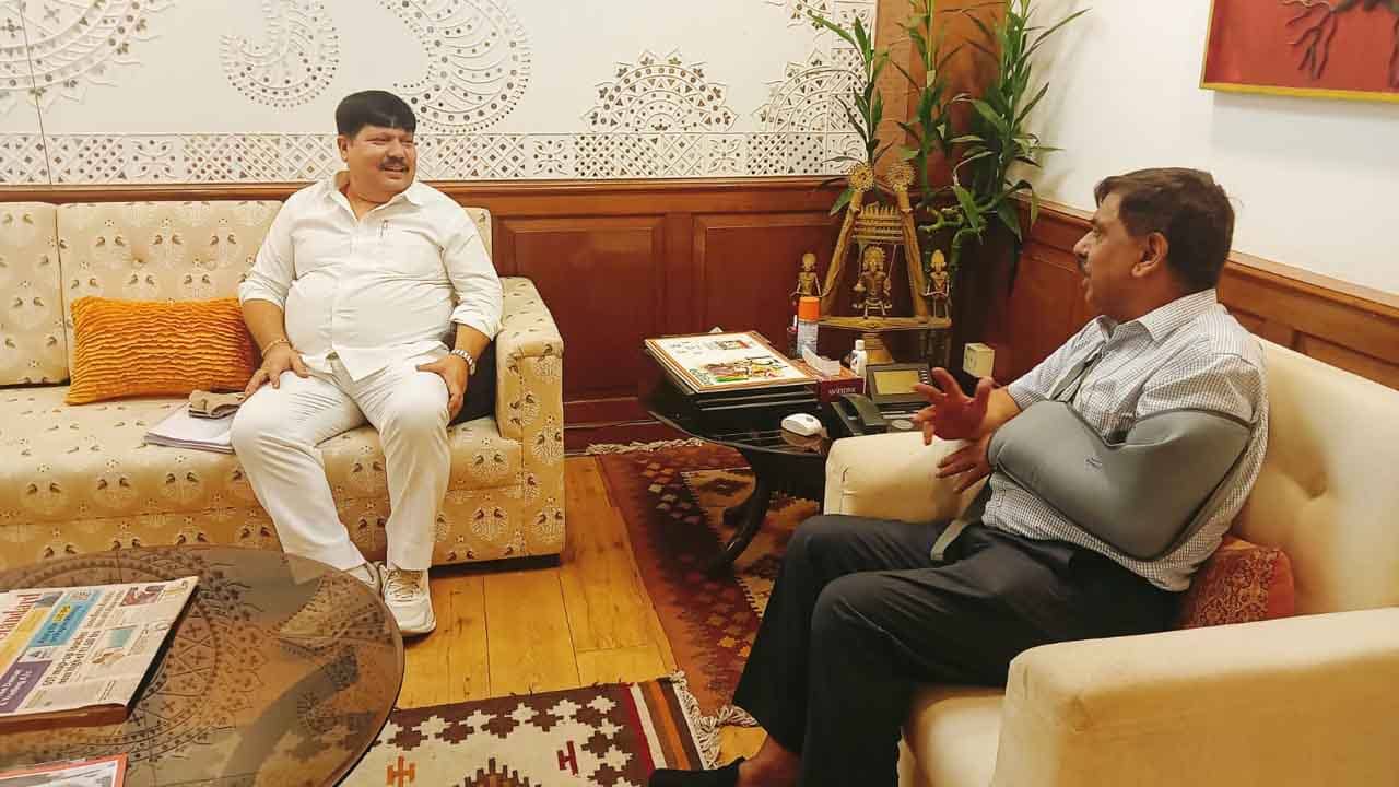 Arjun Singh meeting at textile ministry: লড়াইটা কেন্দ্রীয় সরকারের বিরুদ্ধে নয়, দিল্লিতে বৈঠক শেষে জানালেন অর্জুন