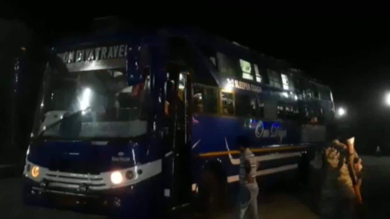 Wood Smuggling: সাজানো-গোছানো বাসেই কি না শেষমেশ এইসব! চক্ষু চড়কগাছ খোদ পুলিশের