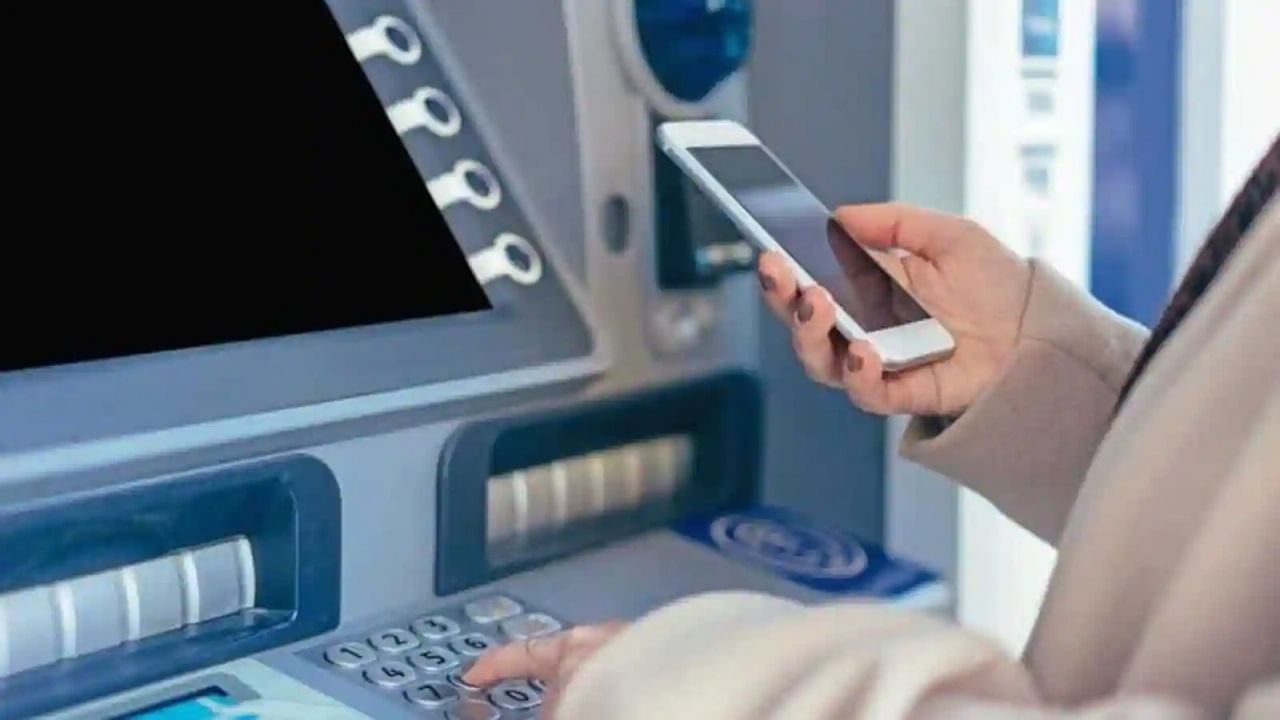 ATM থেকে টাকা তুলতে আর ডেবিট কার্ডের দরকার নেই, Gpay, PhonePe-র মাধ্যমেই মুশকিল আসান, কীভাবে?