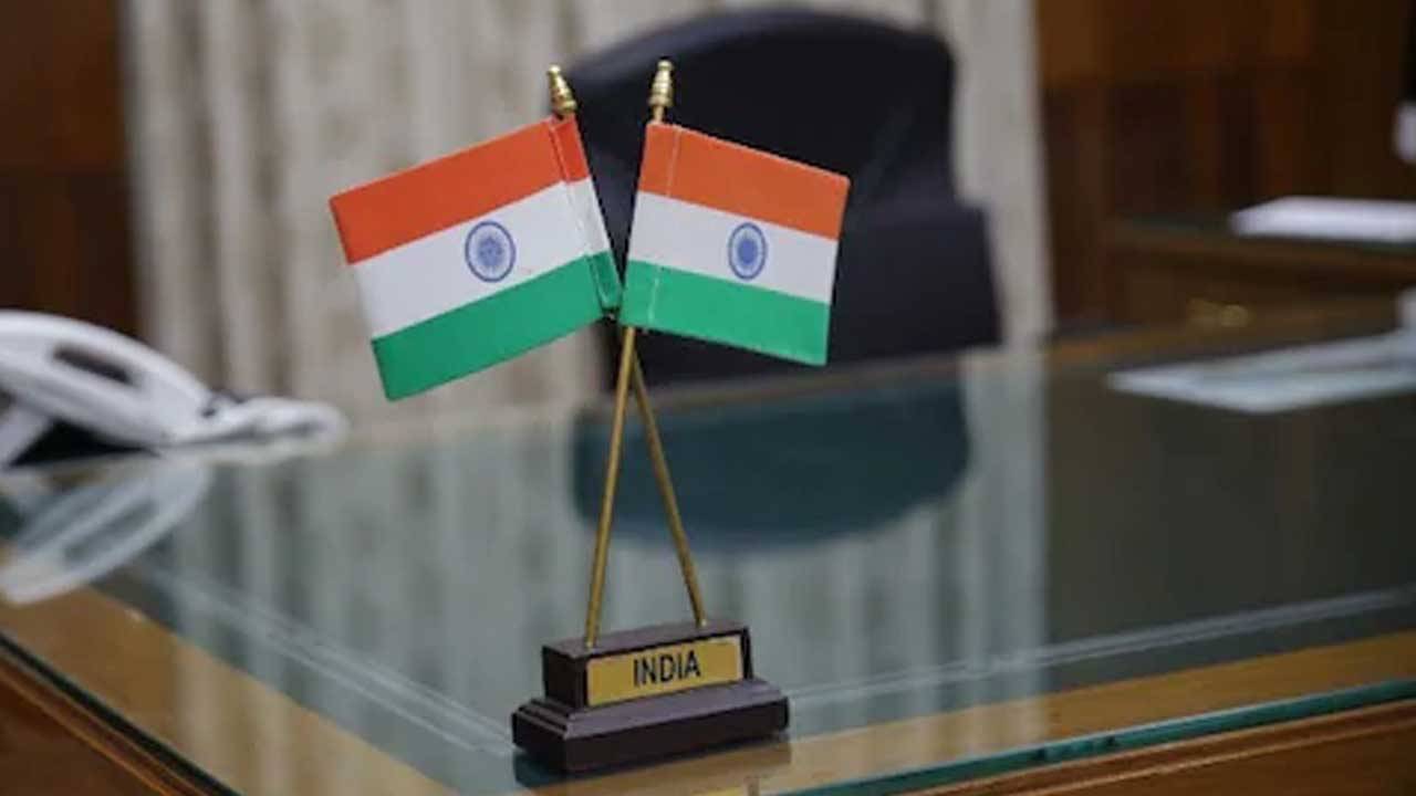 Civil Service of India: গাড়ি-বাড়ি-ইলেকট্রিসিটি, কী কী সুবিধা পান IAS অফিসারেরা? বেতনই বা কত?