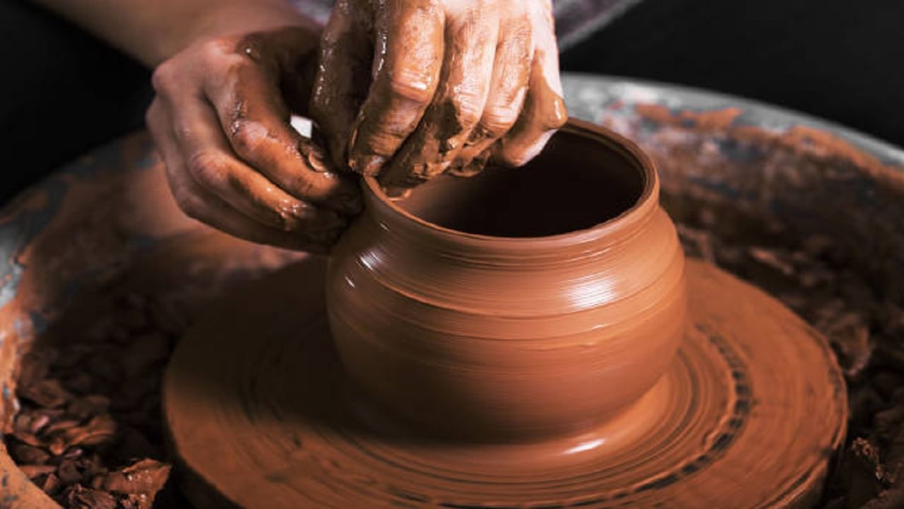 Clay Pot: মা-কাকিমারা তো খেতেন,মাটির কলসিতে জল রেখে খেতে পারেন আপনিও! ভাল থাকবে পেট