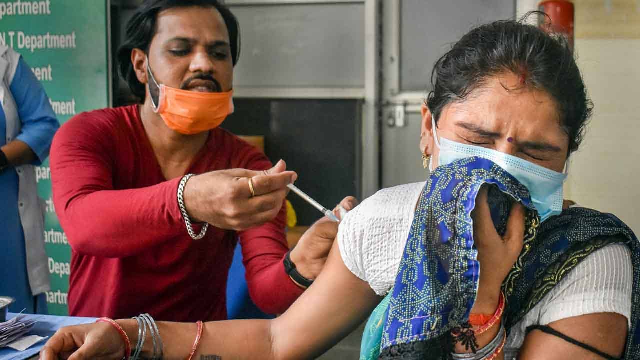 Omicron Sub-Variant in India: জোড়া ডোজ় নেওয়ার পরও শরীরে মিলল BA4, BA5, কী কী উপসর্গ দেখা যাচ্ছে?