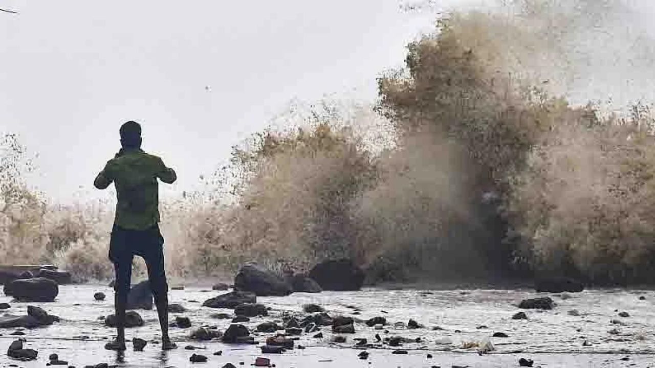 Cyclone Asani: শক্তি বাড়িয়ে ফুঁসছে তীব্র ঘূর্ণিঝড় 'অশনি', ১৪ কিলোমিটার প্রতি ঘণ্টার বেগে ছুটছে উপকূলের দিকে