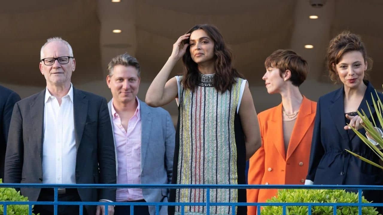 Deepika Padukone: কানে পৌঁছেই নজর কাড়লেন দীপিকা! জুরি সদস্যের ভিড়েও উজ্জ্বল এই বলিউড ডিভা