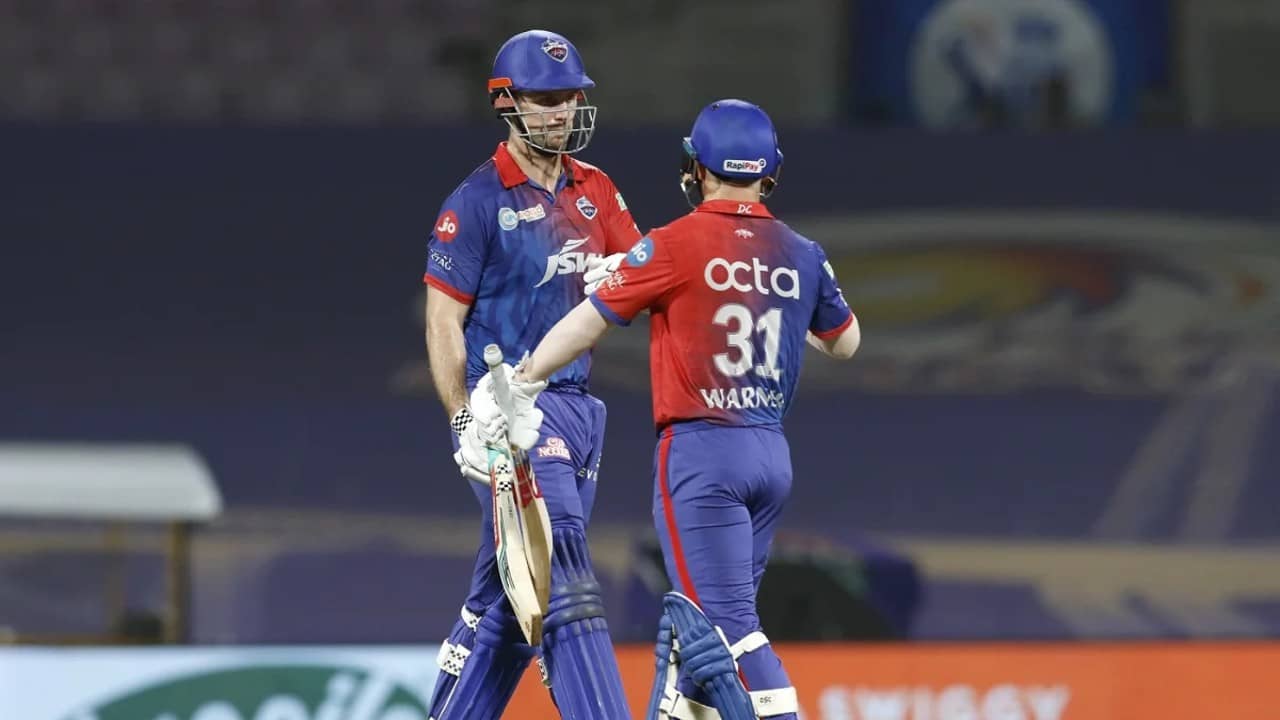 IPL 2022: মার্শ-ওয়ার্নারের দাপটে পিঙ্ক আর্মিকে হারিয়ে প্লে অফের দৌড়ে টিকে রইল পন্থের দিল্লি