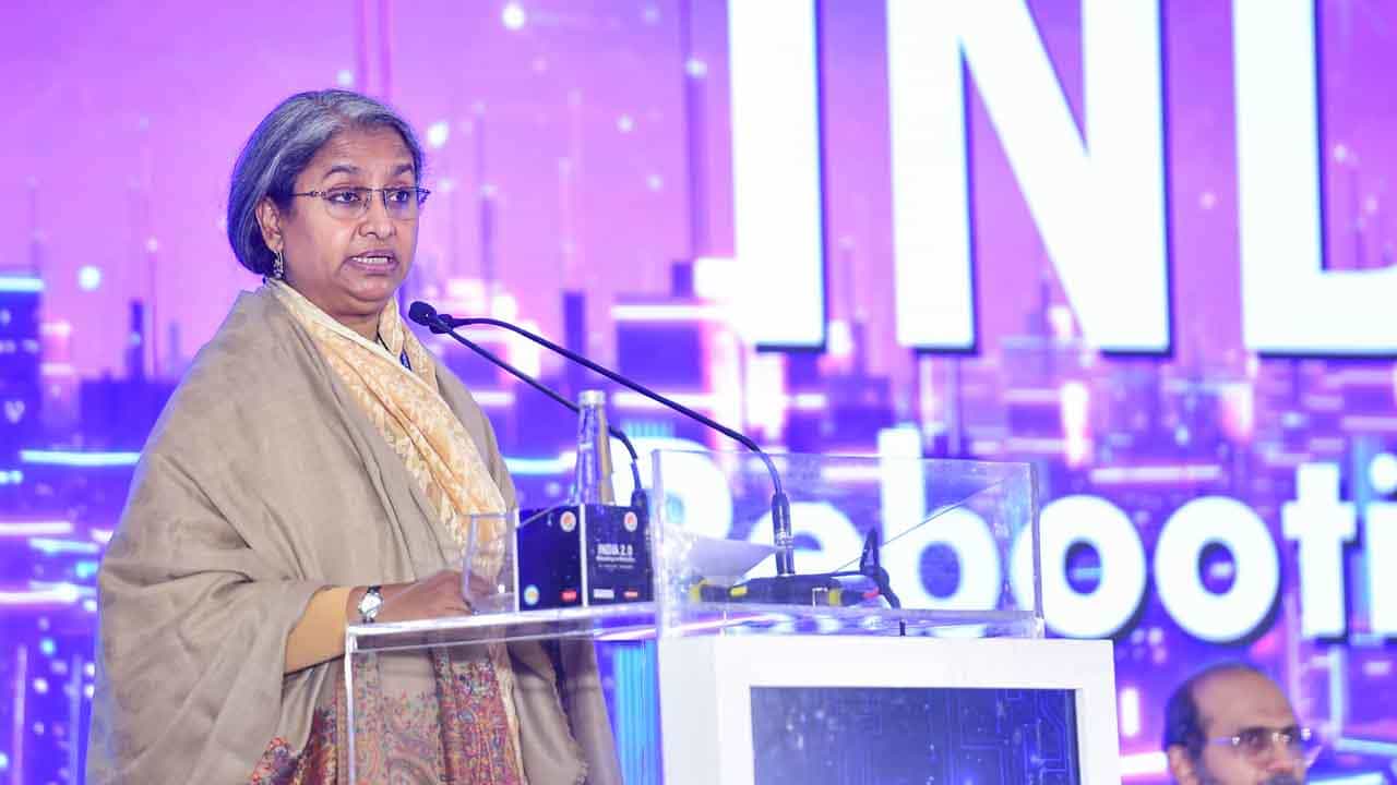 Bangladesh Minister: 'সংখ্যালঘুদের নিরাপত্তা দিন', ভারতে এসে বললেন বাংলাদেশের শিক্ষামন্ত্রী Bangladesh Minister: 'সংখ্যালঘুদের নিরাপত্তা দিন', ভারতে এসে বললেন বাংলাদেশের শিক্ষামন্ত্রী
