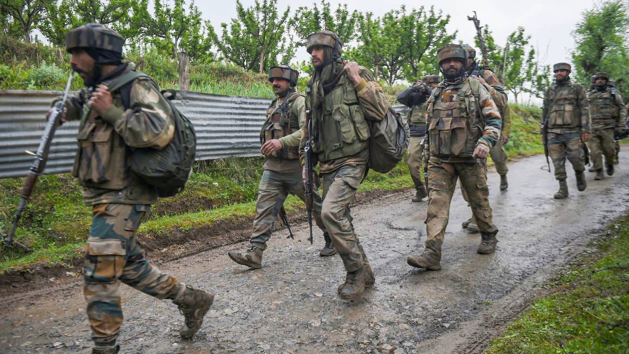 Jammu and Kashmir Encounter : উপত্যকায় ফের গুলির লড়াই, নিরাপত্তা বাহিনীর অভিযানে নিকেশ দুই জঙ্গি