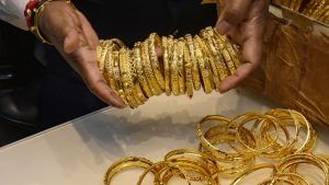 Gold Price Today : বিয়ের মরশুমে পকেটে চাপ, বৈশাখে ফের ঊর্ধ্বমুখী সোনার দাম