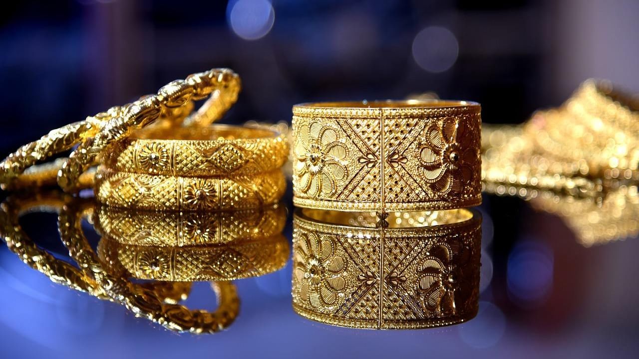 Gold Price Today : পূর্ণিমার চাদের মতোই উজ্জ্বল সোনার দাম, সপ্তাহের প্রথম দিনে কততে বিকোচ্ছে হলুদ ধাতু?