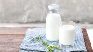 Milk: ঠান্ডা না গরম, কোন দুধে চুমুক দেওয়া ঠিক? জেনে নিন Lactose Intolerance-এর খুঁটিনাটি