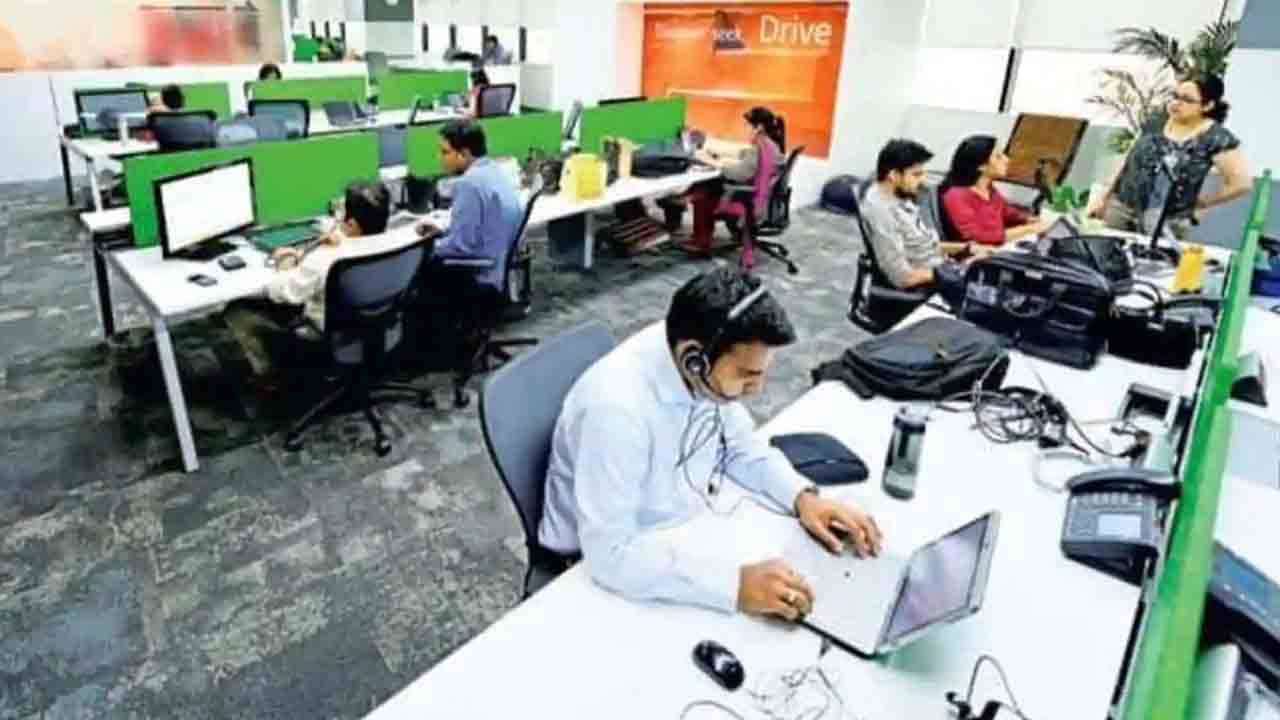 Job Loss in IT: এক মাসেই চাকরি হারিয়েছেন ১৫ হাজার আইটি কর্মী, উদ্বেগ বাড়ছে?