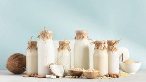 Side Effects of Milk: কারা ছুঁয়েও দেখবেন না দুগ্ধজাত পণ্য? জানুন