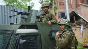 J&K Encounter : বারামুল্লায় নিরাপত্তা বাহিনীর গুলিতে খতম তিন পাকিস্তানি জঙ্গি, নিহত এক পুলিশ J&K Encounter : বারামুল্লায় নিরাপত্তা বাহিনীর গুলিতে খতম তিন পাকিস্তানি জঙ্গি, নিহত এক পুলিশ