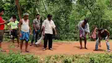 Leopard Recovered:  সন্ধ্যা হতেই মৃত্যুর হাতছানি তাড়া করে ফিরত পড়শিদের, মধ্যরাতে তারই আর্তচিৎকার জানান দিল ধরা পড়েছে সে...