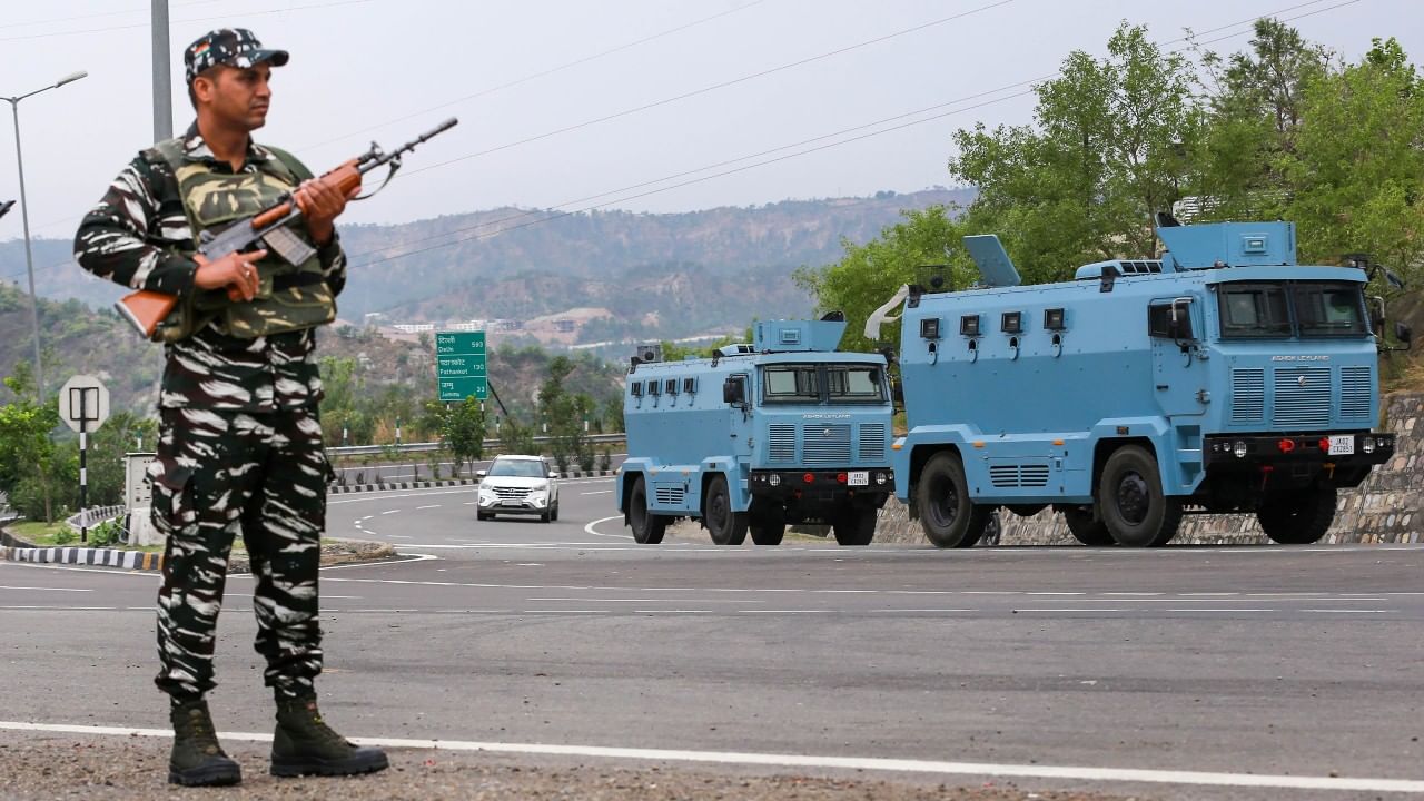 Teacher Killed By Terrorists In Jammu & Kashmir : কাশ্মীরে ফের ঝরল রক্ত, সন্ত্রাসবাদীদের গুলিতে মৃত এক শিক্ষিকা