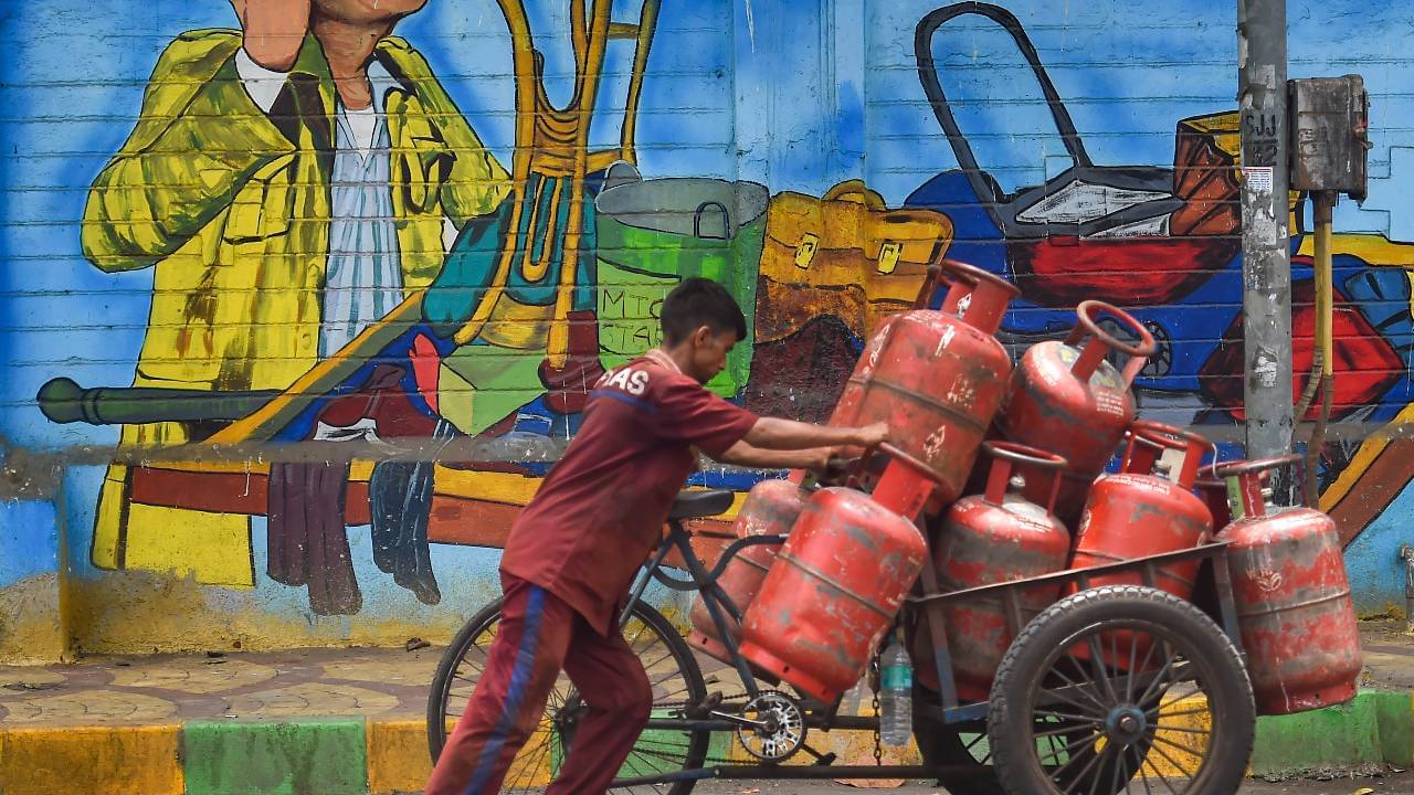 LPG Gas Subsidy : আপনিও কি সিলিন্ডার প্রতি ভর্তুকি পাবেন? কীভাবে করবেন আবেদন, রইল বিস্তারিত তথ্য