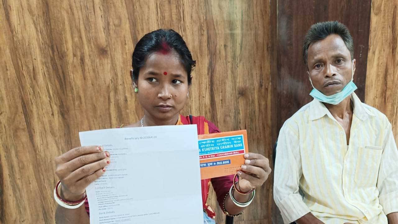 Lakshmir Bhandar: লক্ষ্মীর ভান্ডারের টাকা ঢুকছে না বলে খোঁজ নিতেই চোখ কপালে, বড়সড় দুর্নীতি বলছেন তৃণমূল কর্মীই