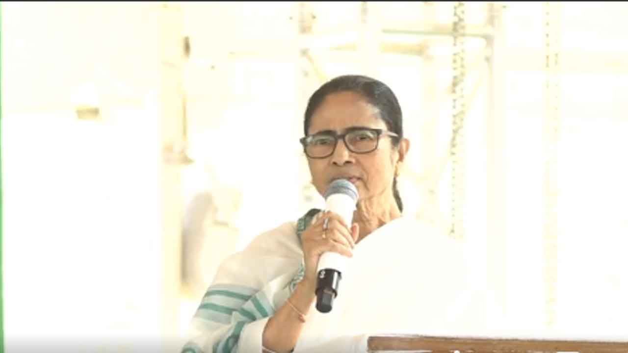 Mamata Banerjee: যেন একটুকরো হায়দরাবাদ এবার পুরুলিয়ায়! 'তৈরি হবে ফিল্ম সিটি', ৭২ হাজার কোটির বিনিয়োগ, ঘোষণা মুখ্যমন্ত্রীর