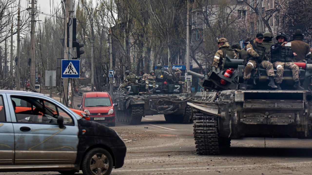 Russia-Ukraine Conflict: হঠাৎ রাস্তার ধার থেকে সরছে পচাগলা দেহ, রাতারাতি ভোলবদল শহরের, কী ফন্দি আঁটছে রুশ সেনা?