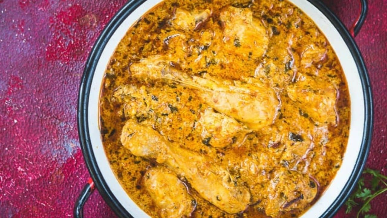 Special Recipe: দাম বাড়লেও কদর কমেনি! স্পেশাল চিকেনের এই পদেই জমিয়ে দিন রবিবারের মেগা দুপুর