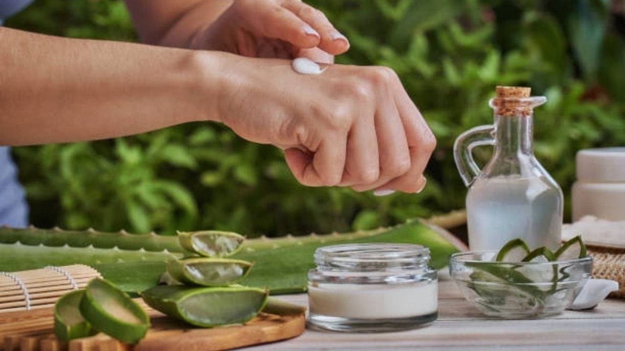 Sleeping Mask: রাতেই বাড়বে ত্বকের জেল্লা! দারুণ এই কৌশলে পকেটেও পড়বে না টান