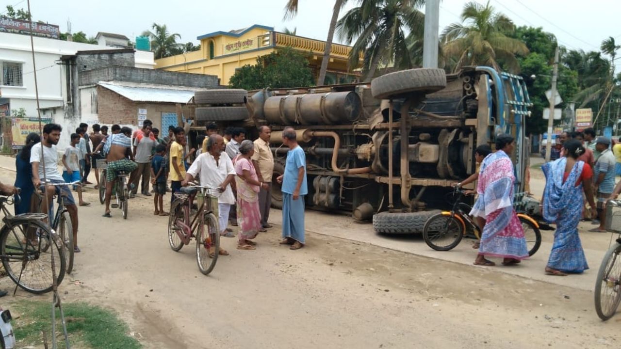 Santipur Municipality: কোটি টাকার ব্যয়ে তৈরি হাইড্রেন, কয়েক দিন যেতে না যেতেই তা ভেঙে উল্টে গেল লরি