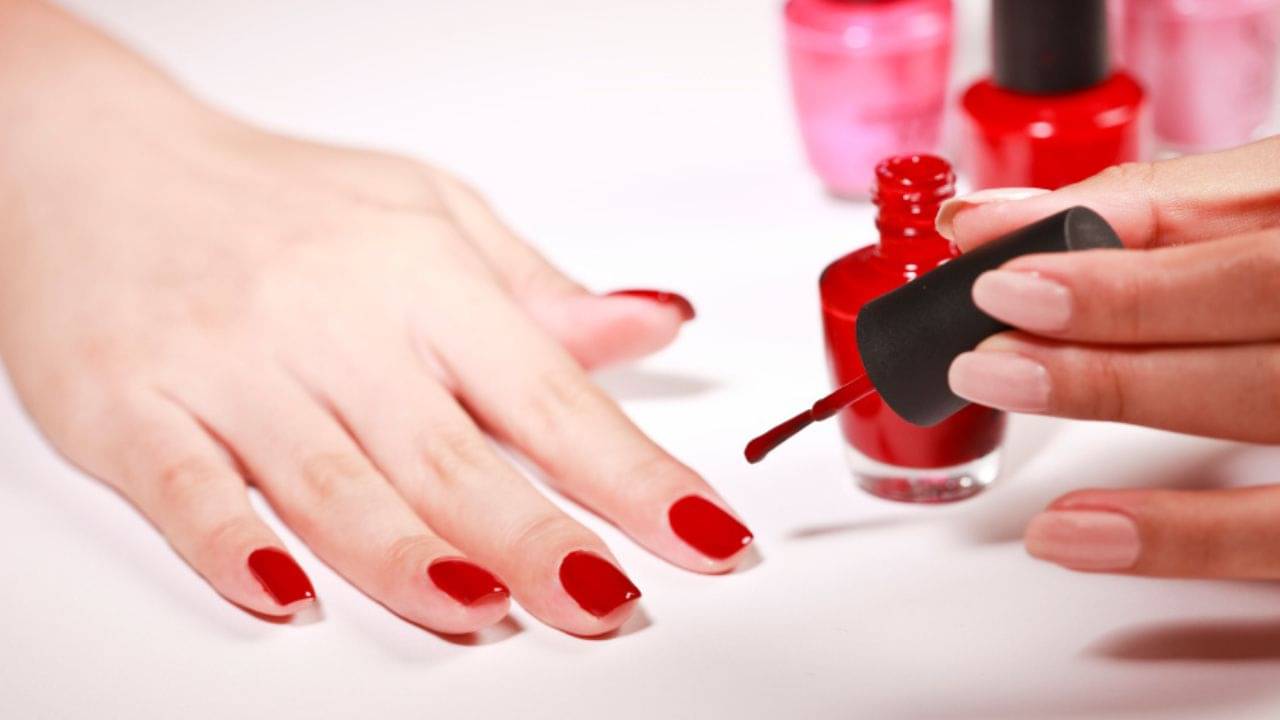 Nail Polish Last Longer: নেলপলিশ নখে বেশিদিন টেকে না! মেনে চলুন এই ম্যাজিক বিউটি টিপস