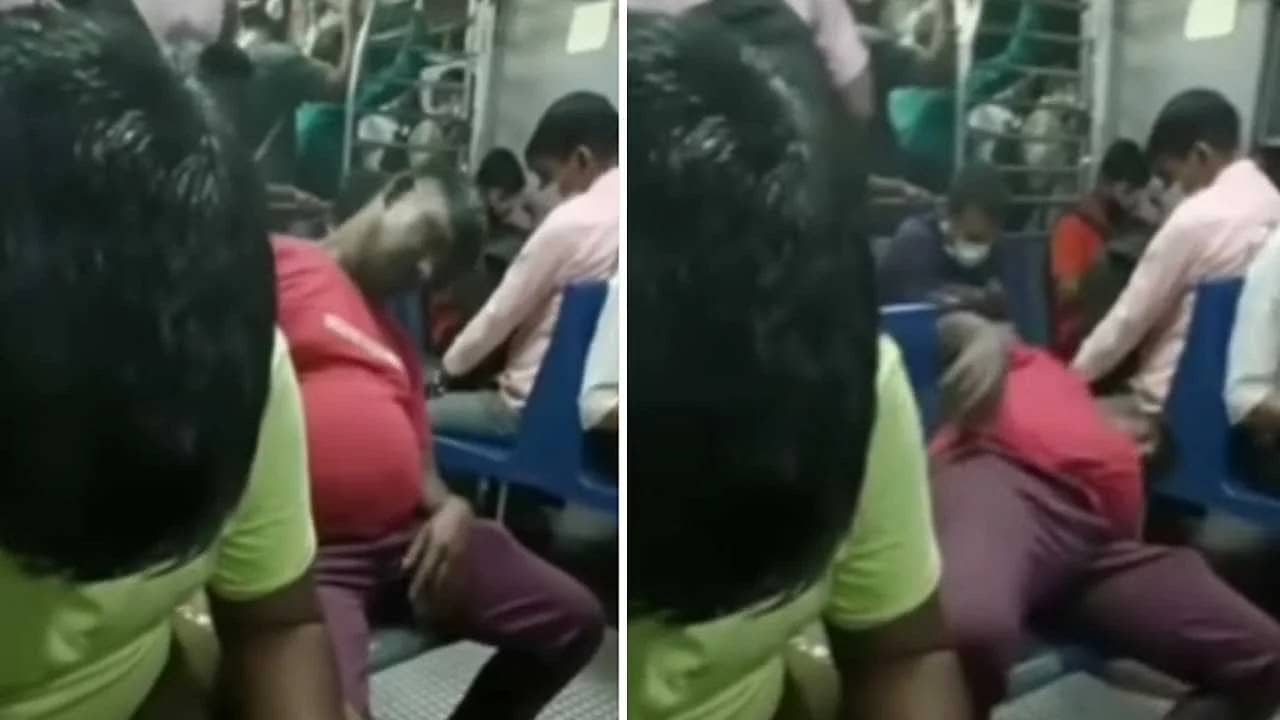 Viral Video: ঘুমোতে ঘুমোতে ট্রেনের সিট থেকে পড়েই গেলেন এই ব্যক্তি! দেখুন ভাইরাল ভিডিয়ো