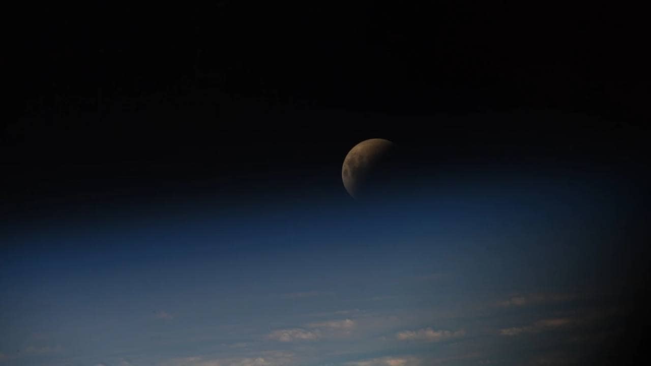Blood Moon Eclipse: বছরের প্রথম পূর্ণগ্রাস চন্দ্রগ্রহণ মহাকাশ থেকে দেখতে কেমন লেগেছে? রইল ছবি