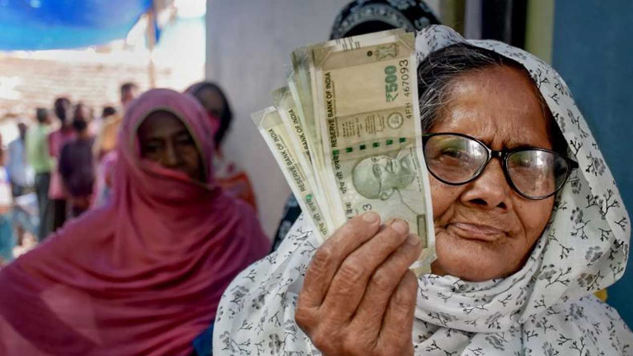 Pension Scheme: চাকরি না করলেও এই স্কিমে পেতে পারেন পেনশন, জানুন কী ভাবে আবেদন করবেন