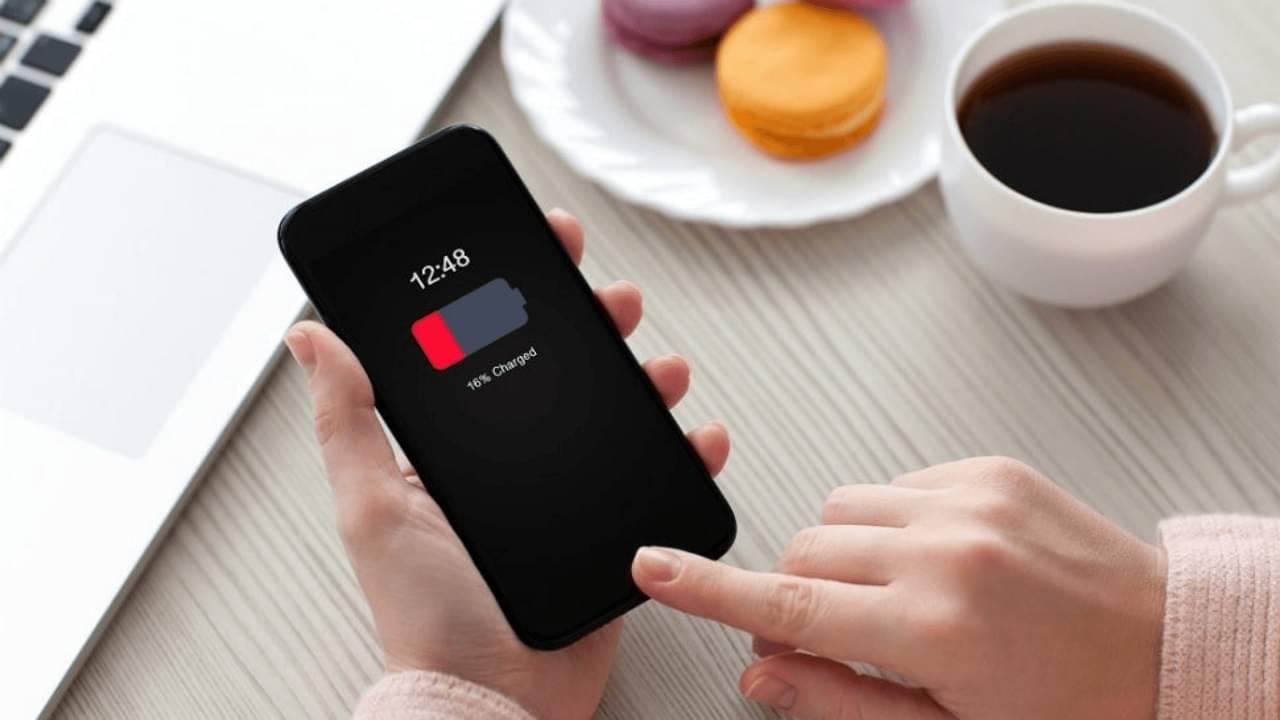 How To Charge Phone Without Charger: চার্জার ছাড়া স্মার্টফোন চার্জ করার ৬ উপায়, জরুরি সময়ে খুব কাজে লাগবে, এখনই জেনে নিন