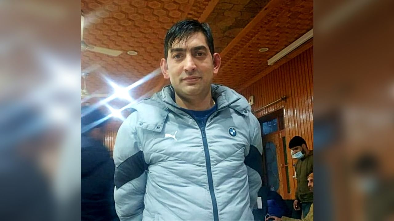 Kashmiri Pandit Killed: অফিসে ঢুকে পয়েন্ট ব্ল্যাঙ্ক রেঞ্জে গুলি কাশ্মীরি পণ্ডিত'কে Kashmiri Pandit Killed: অফিসে ঢুকে পয়েন্ট ব্ল্যাঙ্ক রেঞ্জে গুলি কাশ্মীরি পণ্ডিত'কে