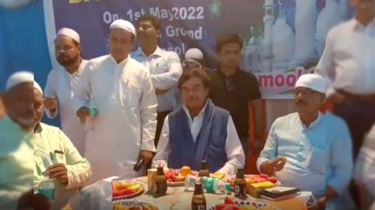 Shatrughan Sinha: আসানসোলে ইফতার পার্টিতে যোগ দিয়ে ধর্মনিরপেক্ষতার বার্তা তৃণমূল সাংসদ শত্রুঘ্ন সিনহার