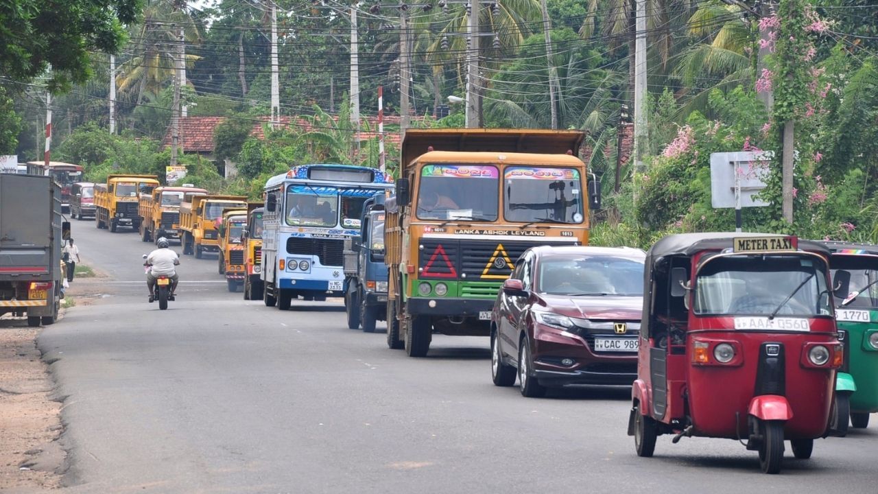 Fuel Price in Sri Lanka: পেট্রোল ৪২০ টাকা লিটার! ডিজেল ৪০০ টাকা পার, বিপাকে সাধারণ মানুষ