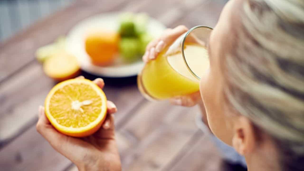 Vitamin C: লেবুর রসের পাশাপাশি ভিটামিন সি ক্যাপসুলও খাচ্ছেন? সাবধান, মারাত্মক বিপদ ডেকে আনছেন Vitamin C: লেবুর রসের পাশাপাশি ভিটামিন সি ক্যাপসুলও খাচ্ছেন? সাবধান, মারাত্মক বিপদ ডেকে আনছেন