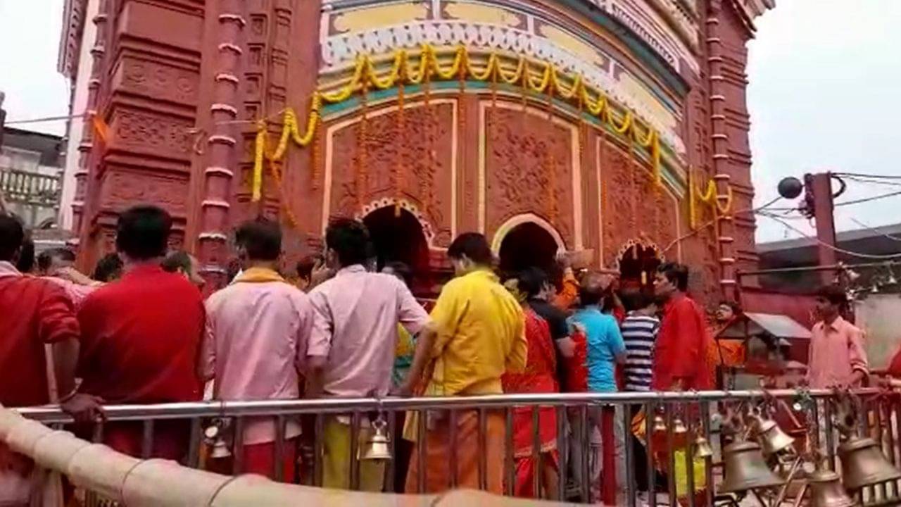 Tarapith Temple: বন্ধ ট্রেন, ফলহারিণী অমাবস্যায় অচেনা ছবি তারাপীঠে