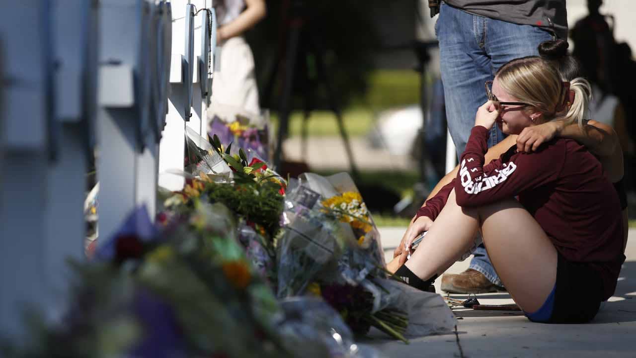 Texas Shooting: বারবার ফোন করা হয়েছিল, ৪৮ মিনিট কেন অপেক্ষা করল পুলিশ?