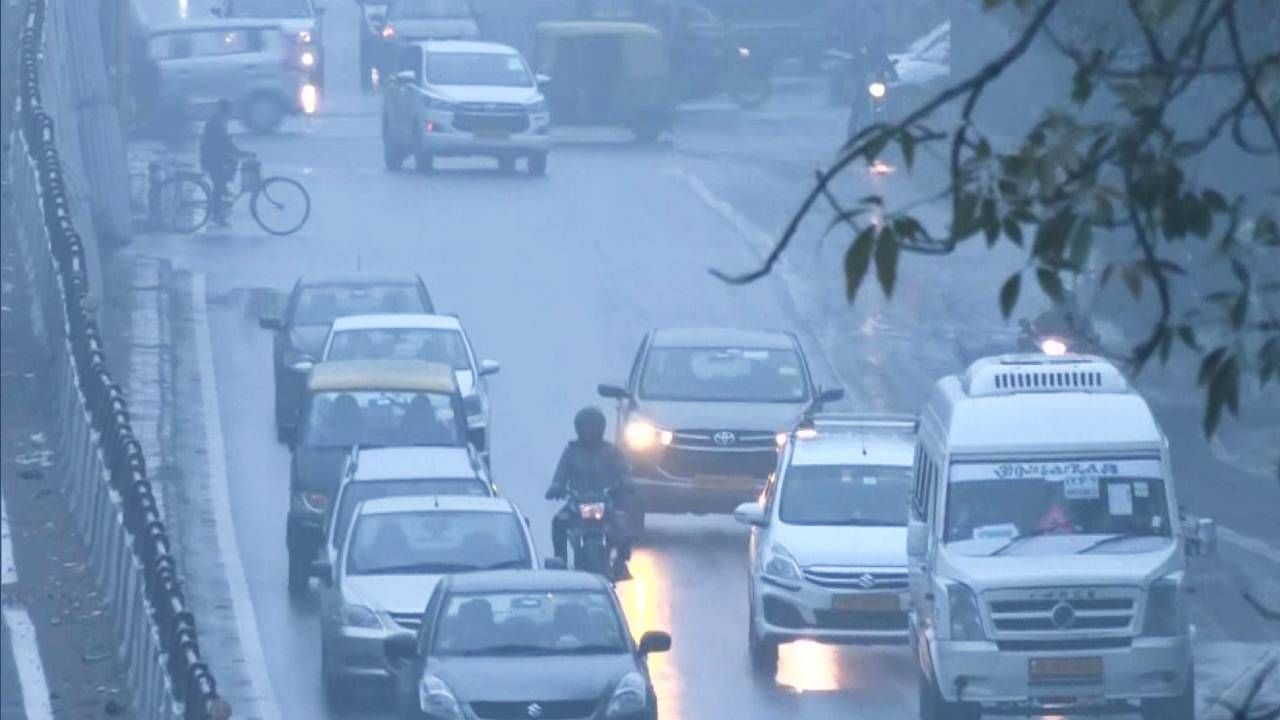Delhi Rain: বৃষ্টির জেরে দিল্লি-গুরুগ্রামে 'ওয়ার্ক ফ্রম হোম', বাড়ি ভেঙে আহত ৮ জন