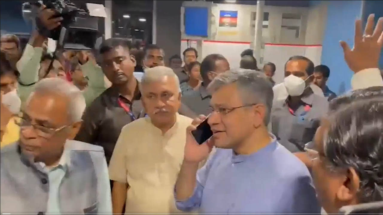 5G call: আত্মনির্ভরতার পথে আরও একধাপ, ভারতের মধ্যে প্রথম ব্যক্তি হিসাবে সফল ৫জি কল মন্ত্রী অশ্বিনী বৈষ্ণব