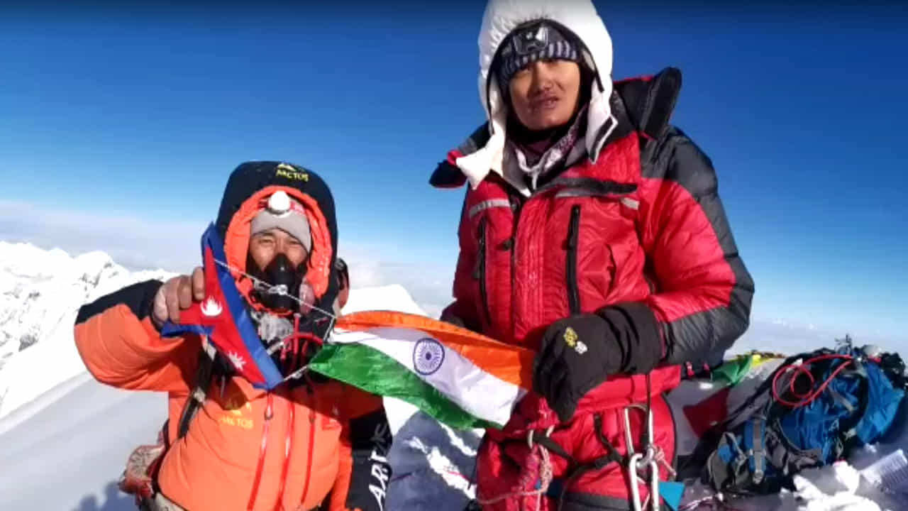 Mountaineer Piyali Basak: মেলেনি সরকারি সাহায্য, পিঠেতে ঋণের বোঝা নিয়ে এভারেস্ট জয় বঙ্গ তনয়ারা Mountaineer Piyali Basak: মেলেনি সরকারি সাহায্য, পিঠেতে ঋণের বোঝা নিয়ে এভারেস্ট জয় বঙ্গ তনয়ারা