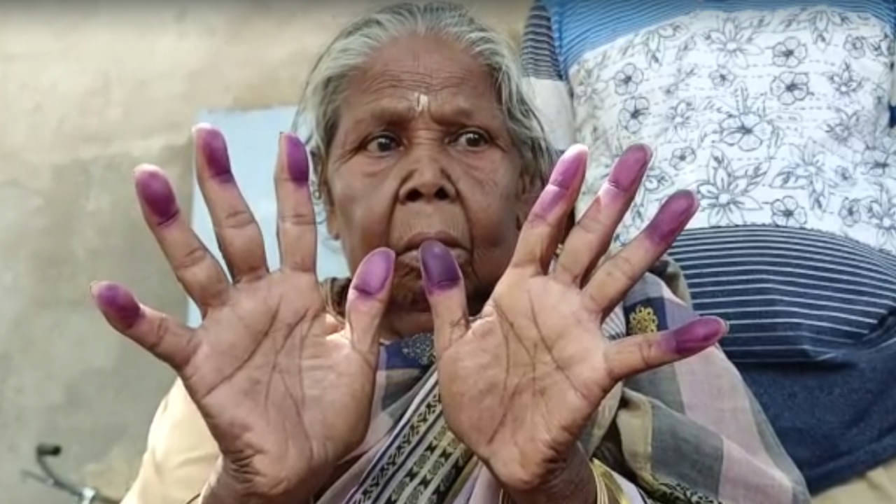 Bhangar: ভুল বুঝিয়ে টিপ সই, বার্ধক্য ভাতা দেওয়ার নাম করে বৃদ্ধার জমি লিখিয়ে নেওয়ার চেষ্টা উপপ্রধানের