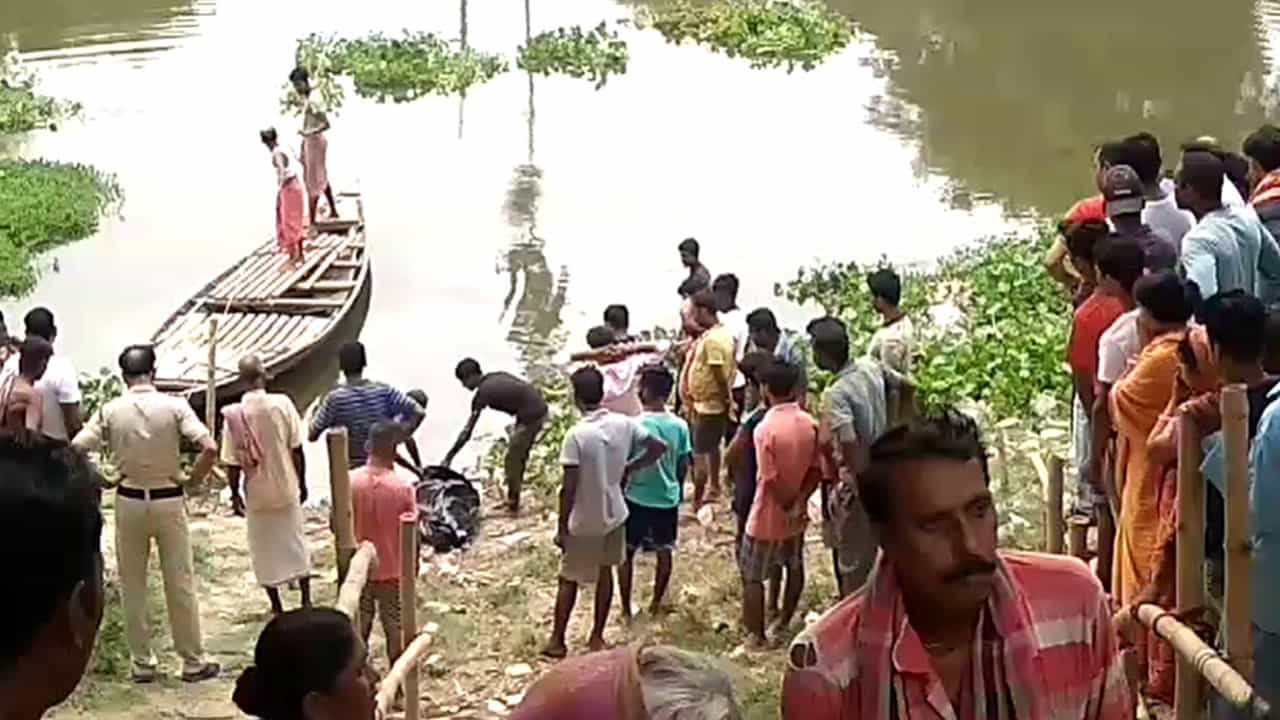 Women's Dead Body in River: কচুরিপানার মধ্যে জলে ভাসছে মহিলার অর্ধনগ্ন মৃতদেহ, ব্যাপক চাঞ্চল্য নদিয়ার কৃষ্ণগঞ্জে