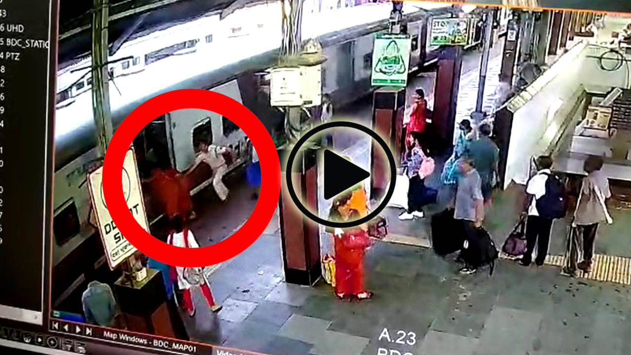 Bandel Station: রাখে হরি মারে কে! চলন্ত ট্রেনে উঠতে গিয়ে মৃত্যু মুখ থেকে ফিরলেন ২ মহিলা