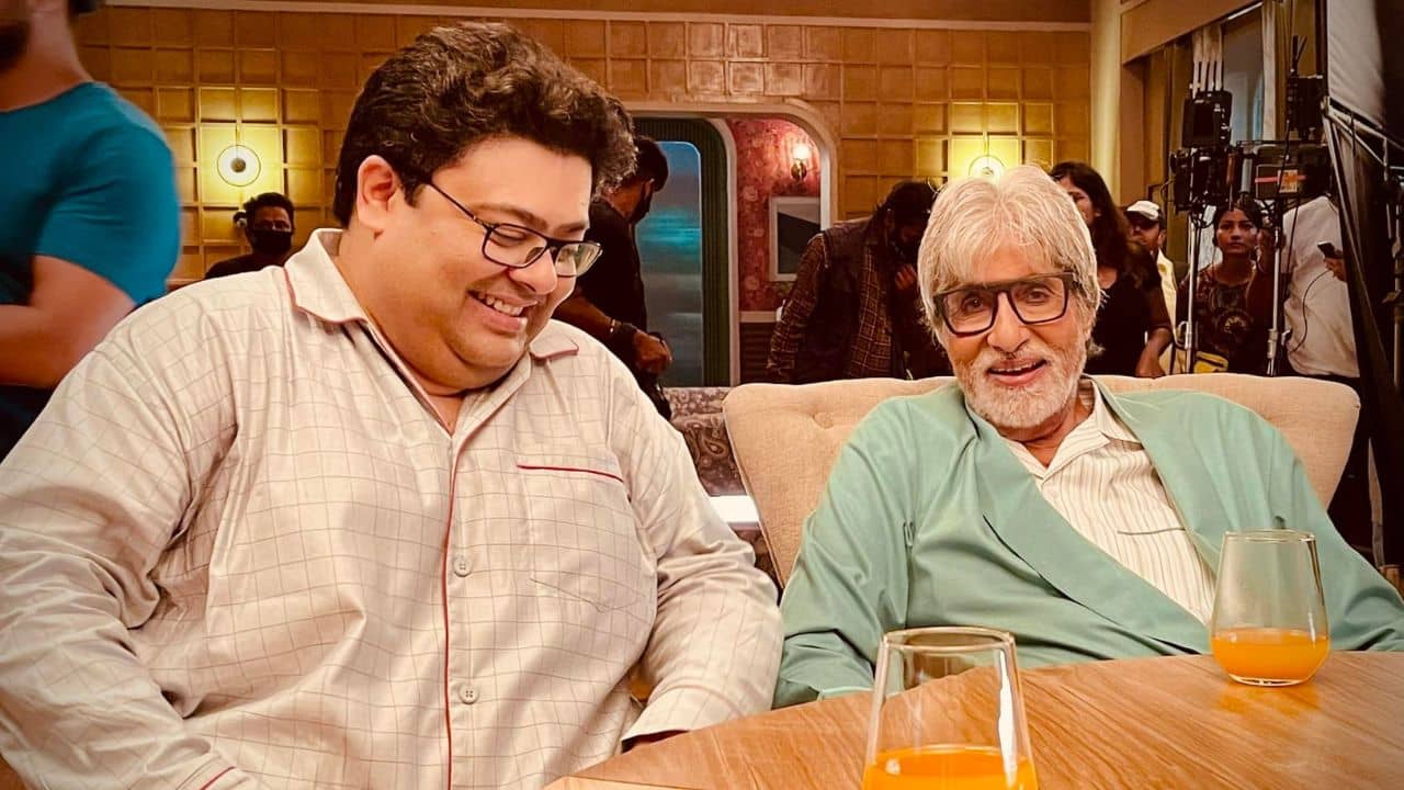 Ambarish Bhattacharya: নাইটস্যুটে অমিতাভের সঙ্গে এক ফ্রেমে অম্বরীশ, রয়েছেন পূজা হেগড়েও