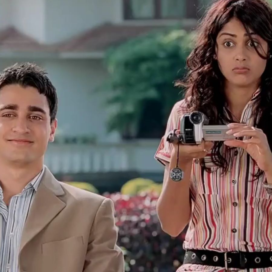 ইমরান খানের পুরো নাম, ইমরান পাল খান। পাল শুনে অবাক হলেন? ইমরান কিন্তু বাঙালি। তাঁর বাবা বাঙালি হিন্দু। পদবী পাল। আইআইটি বম্বে থেকে পড়াশোনা করে বর্তমানে তিনি বিদেশে ইয়াহু কোম্পানিতে কাজ করেন। মা হলেন মুসলিম। পরিচালক নাসির হুসেনের মেয়ে, আর আমির খানের তুতো বোন। 