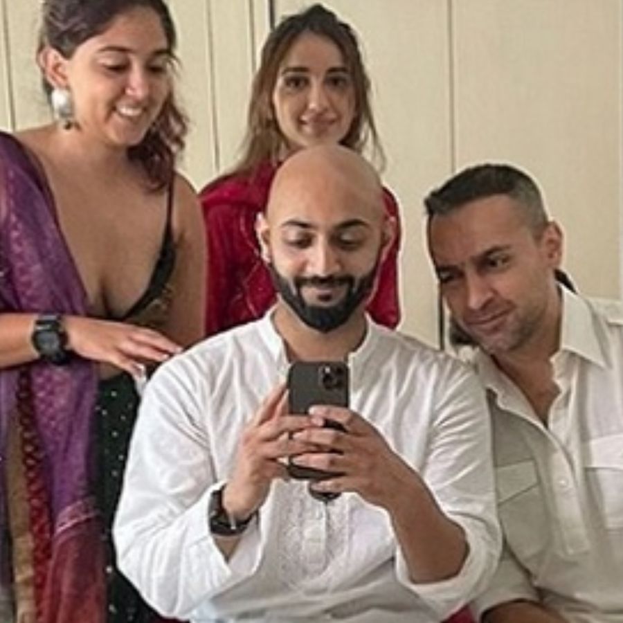 ইমরান আর বলিউডে কামব্যাক করবেন কিনা জানে না কেউই। তবে দু'তিনটে ছবি ফ্লপ হতেই বলিউড ছাড়ার যে সিদ্ধান্ত তিনি নিয়েছিলেন তা আজও মানতে পারেন না ইমরান ভক্তরা। 'কভি কভি অদিতি জিন্দেগি মে ইউহি কহি...' বাজলেই ভেসে ওঠে একগাল হাসির সেই জয় সিং রাঠৌরের কথা। 