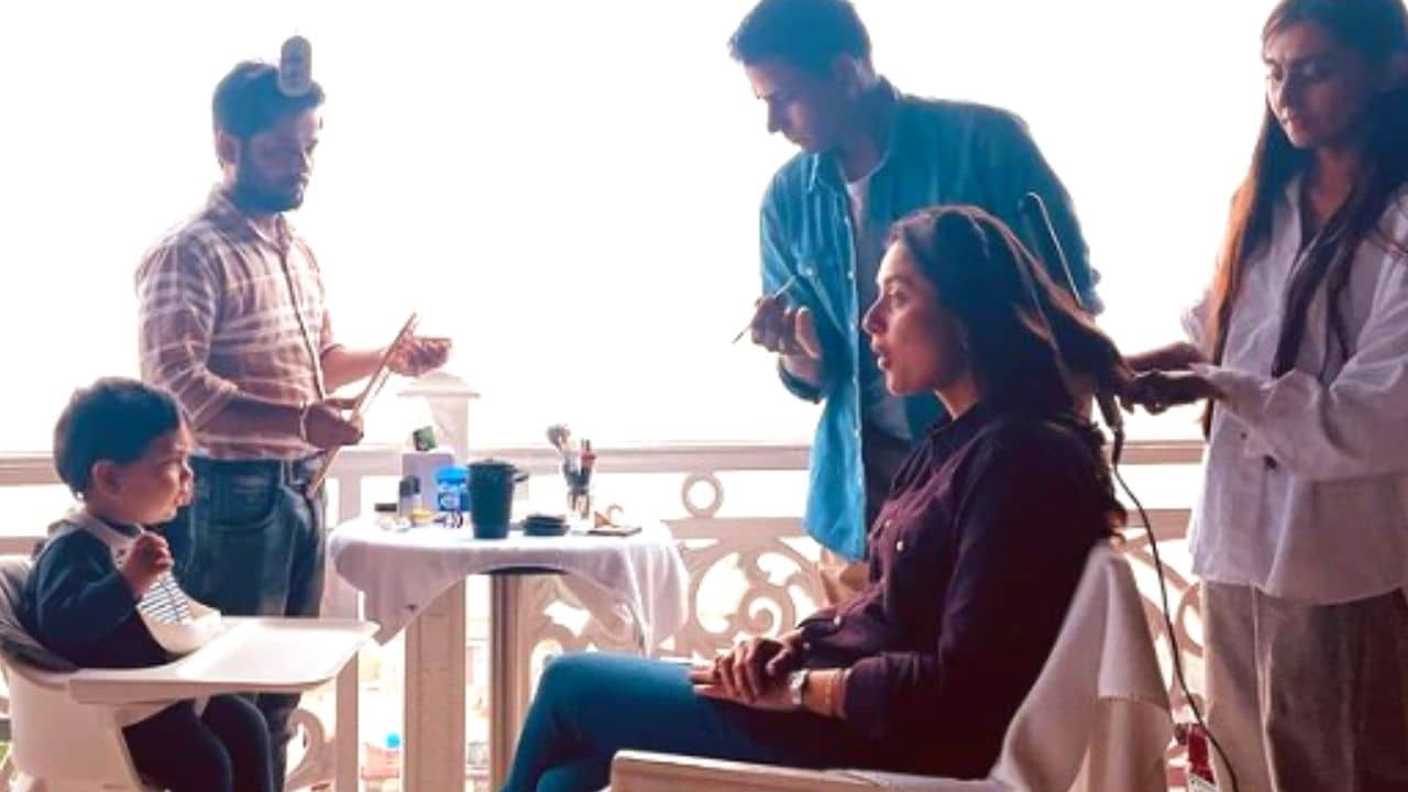 Kareena kapoor khan: মুখোমুখি মা-ছেলে, কাঞ্চনজঙ্ঘার কোলে জমে উঠেছে জে-করিনার কেমিস্ট্রি