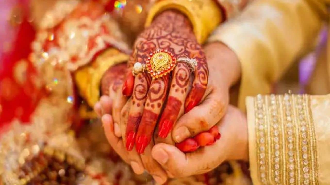 Chanakya Niti: বিবাহিত জীবনে একে অপরকে তৃপ্ত ও সুখী করার উপায় কী কী? চানক্য নীতি শুনুন