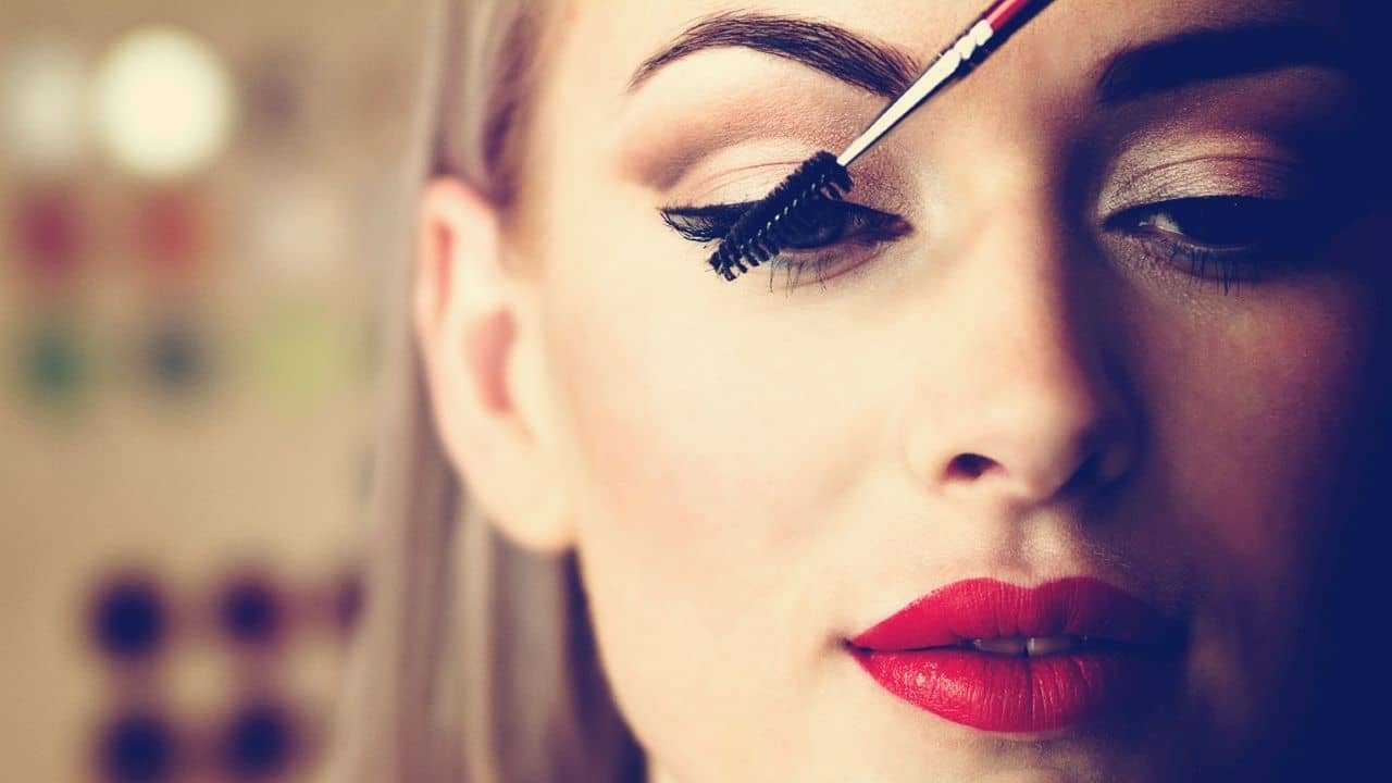 Skin Care Tips: ত্বকের ভাল চেয়ে মেকআপ করা এড়িয়ে চলুন! কী এমন ঘটলে মেকআপ হবে আপনার শত্রু?