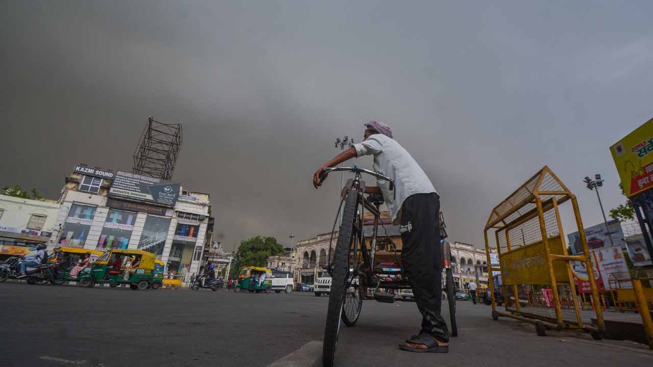 Weather Update: চার জেলায় ভারী বৃষ্টির পূর্বাভাস, কলকাতাতেও বেলা শেষে আকাশ কালো করে নামতে পারে বৃষ্টি
